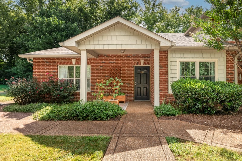 402 Cashmere Dr, Thompsons Station, TN 37179