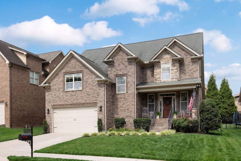 8033 Fenwick Ln, Spring Hill, TN 37174