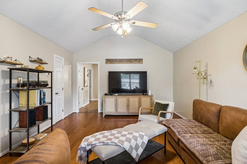 807 Jonathan Dr, Lebanon, TN 37087