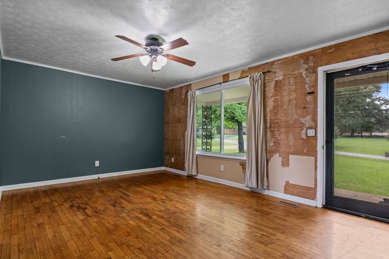 211 Tidwell St, Burns, TN 37029