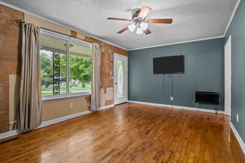 211 Tidwell St, Burns, TN 37029