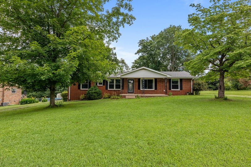 211 Tidwell St, Burns, TN 37029