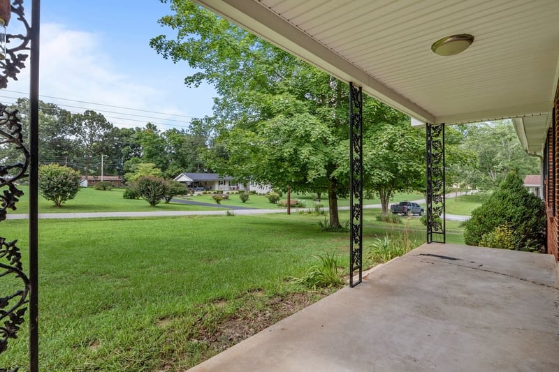 211 Tidwell St, Burns, TN 37029