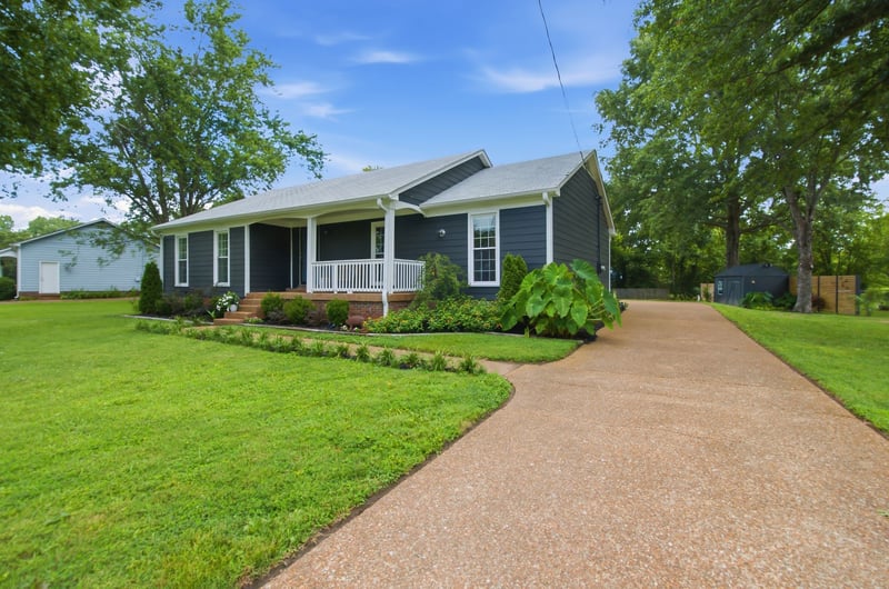 956 Harpeth Bend Dr, Nashville, TN 37221