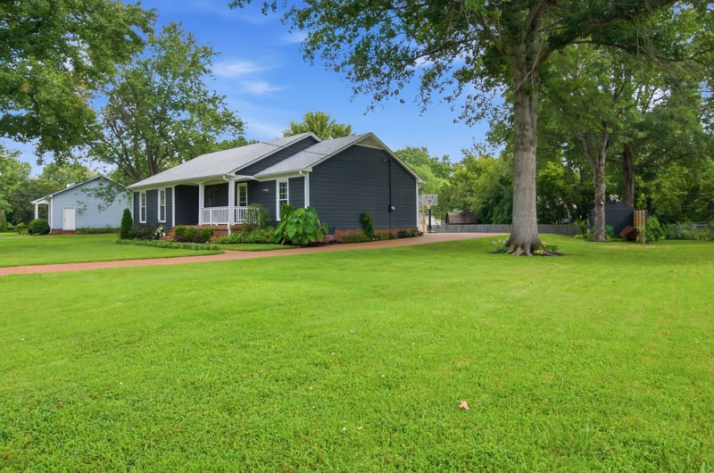 956 Harpeth Bend Dr, Nashville, TN 37221