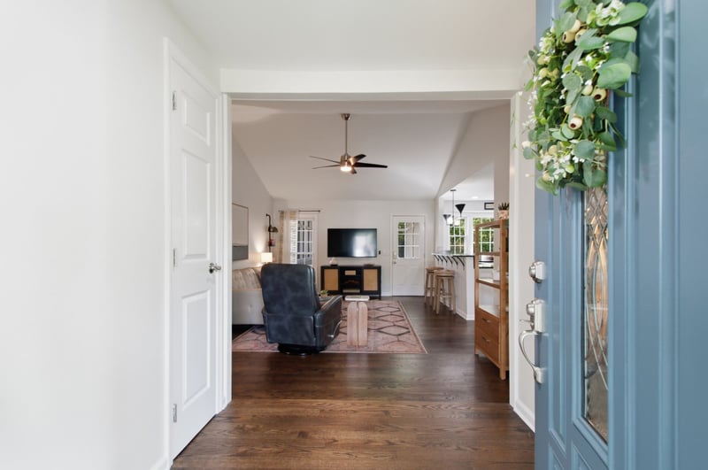 956 Harpeth Bend Dr, Nashville, TN 37221