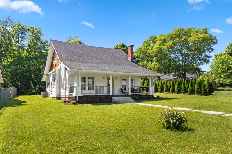 411 Riverside Dr, Columbia, TN 38401