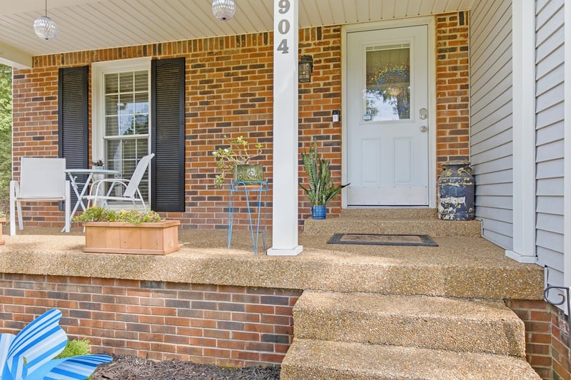 904 Harpeth Bend Dr, Nashville, TN 37221