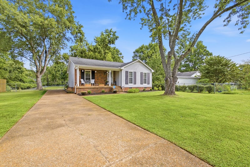 904 Harpeth Bend Dr, Nashville, TN 37221