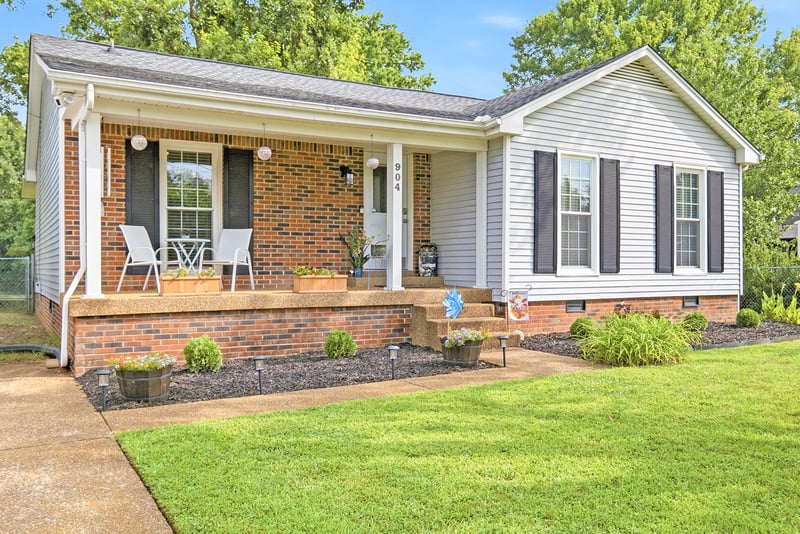 904 Harpeth Bend Dr, Nashville, TN 37221