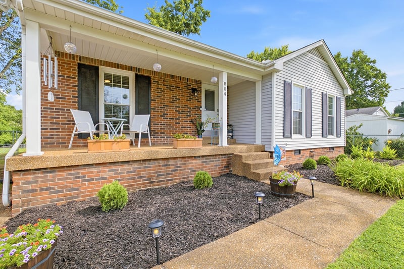 904 Harpeth Bend Dr, Nashville, TN 37221