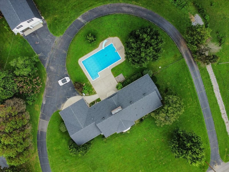 1002 Allenwood Dr, Ashland City, TN 37015