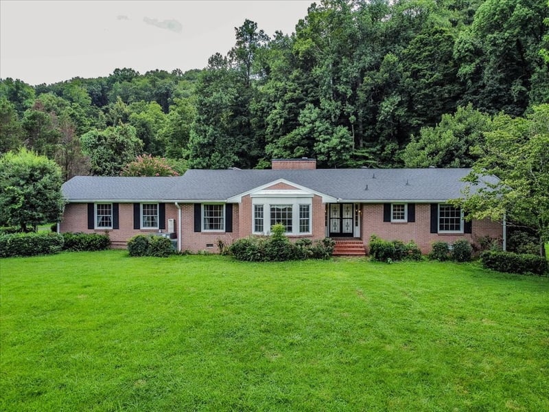 1002 Allenwood Dr, Ashland City, TN 37015