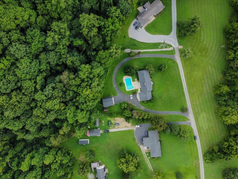 1002 Allenwood Dr, Ashland City, TN 37015