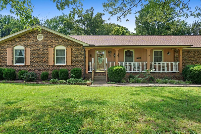 607 N Palmers Chapel Rd, White House, TN 37188