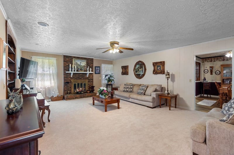 607 N Palmers Chapel Rd, White House, TN 37188