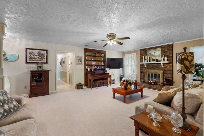 607 N Palmers Chapel Rd, White House, TN 37188
