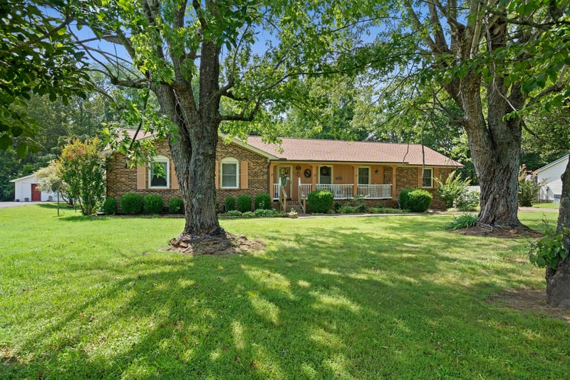 607 N Palmers Chapel Rd, White House, TN 37188