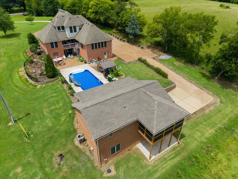 2155 Lake Rd, Greenbrier, TN 37073