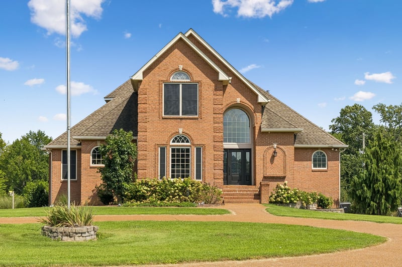 2155 Lake Rd, Greenbrier, TN 37073