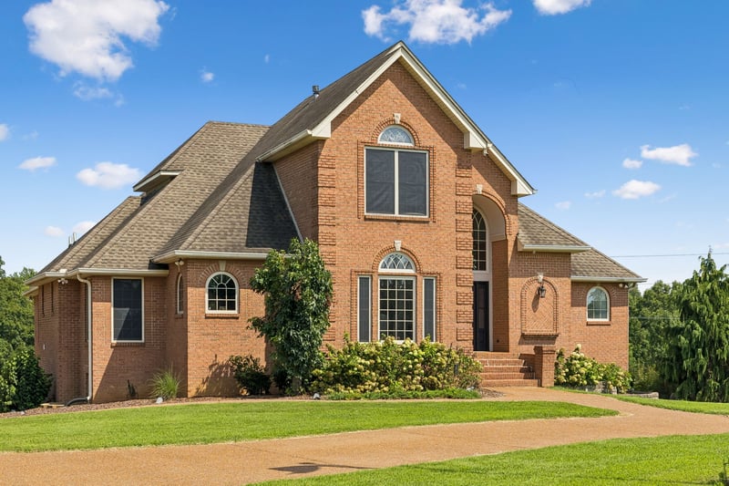2155 Lake Rd, Greenbrier, TN 37073