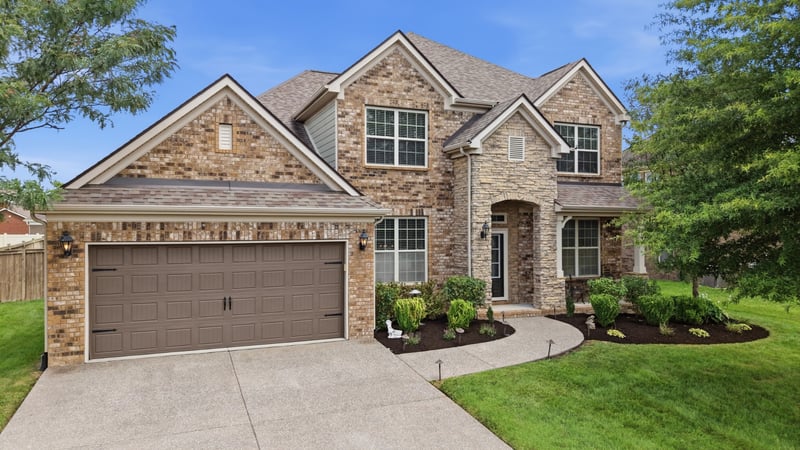 1045 Brixworth Dr, Thompsons Station, TN 37179