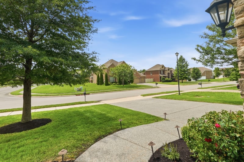 1045 Brixworth Dr, Thompsons Station, TN 37179