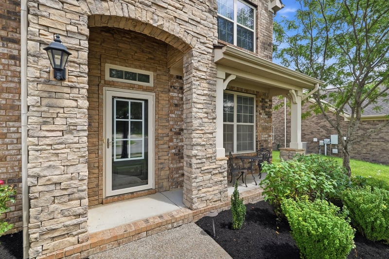 1045 Brixworth Dr, Thompsons Station, TN 37179