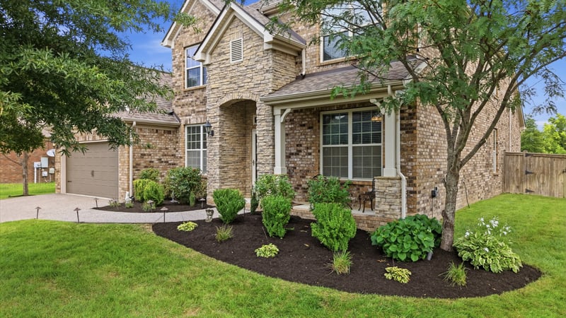 1045 Brixworth Dr, Thompsons Station, TN 37179