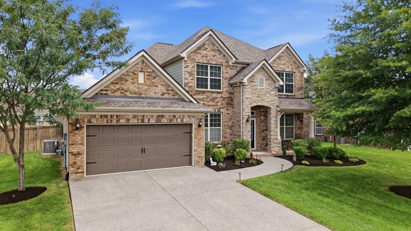 1045 Brixworth Dr, Thompsons Station, TN 37179