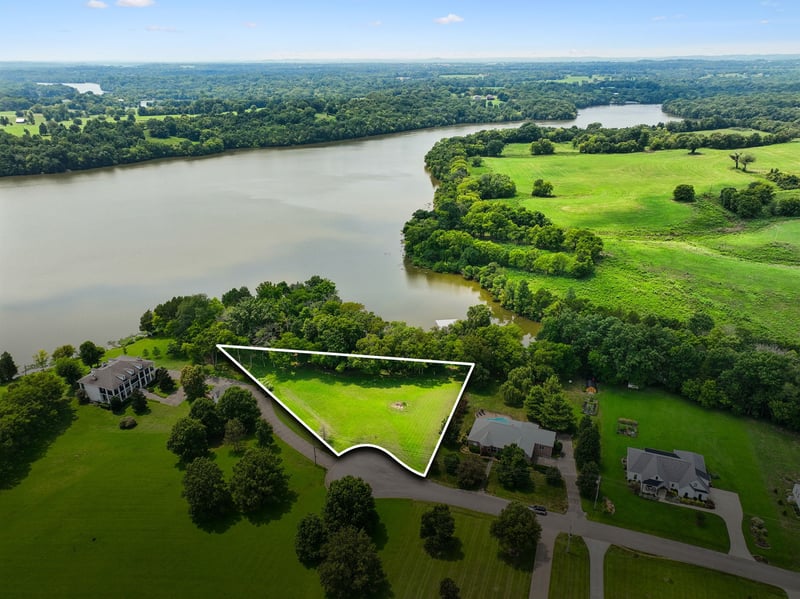 1060 Emerald Valley Dr, Castalian Springs, TN 37031