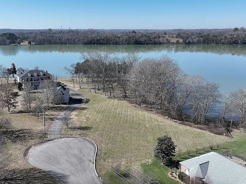 1060 Emerald Valley Dr, Castalian Springs, TN 37031