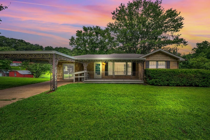 122 Tracy Academy St, Charlotte, TN 37036