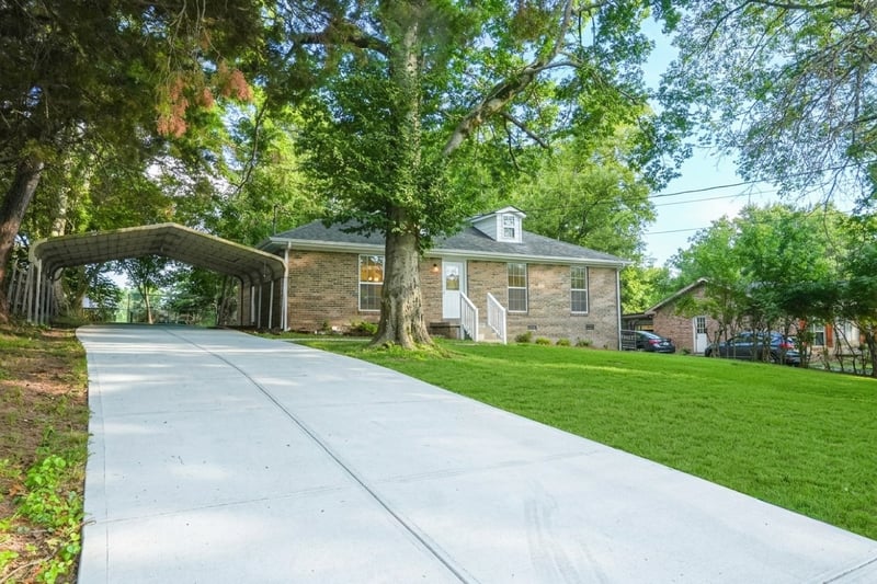 421 Malvin St, Gallatin, TN 37066