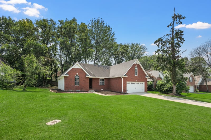 616 Woodland Hills Dr, La Vergne, TN 37086
