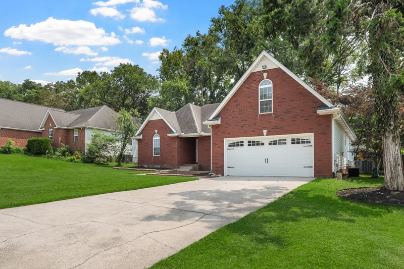 616 Woodland Hills Dr, La Vergne, TN 37086
