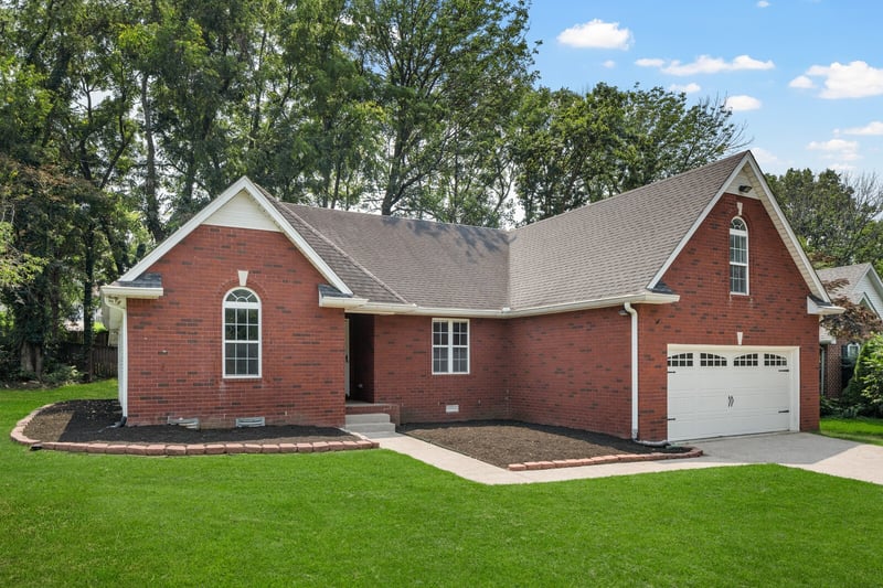 616 Woodland Hills Dr, La Vergne, TN 37086