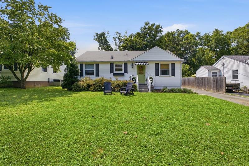 5625 Meadowcrest Ln, Nashville, TN 37209