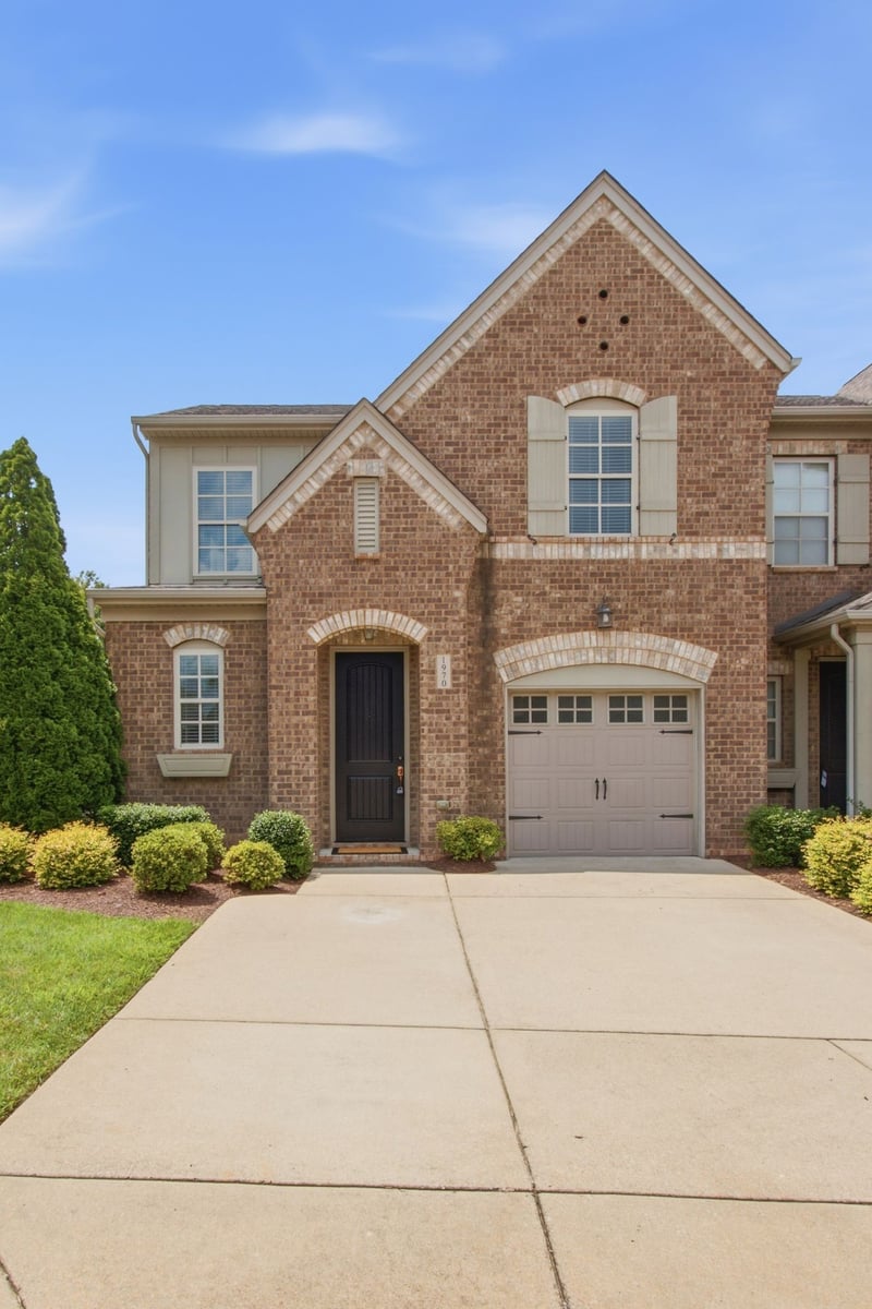 1970 Newark Ln, Thompsons Station, TN 37179