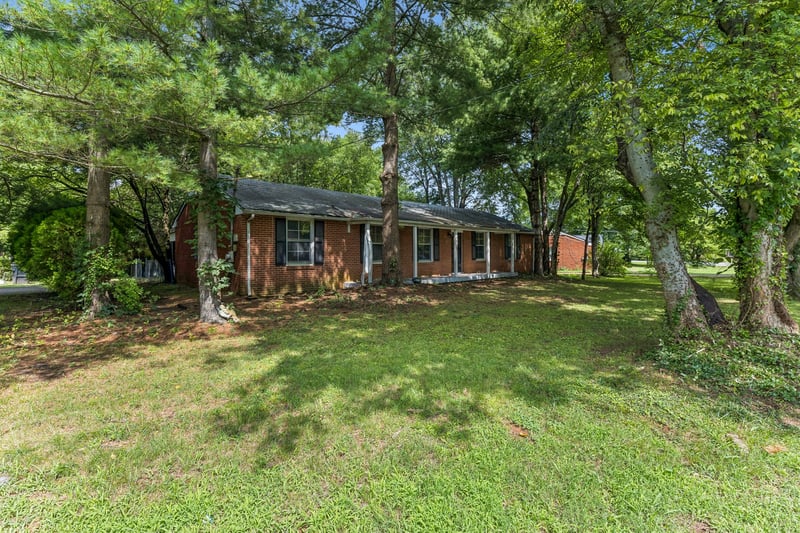1810 Foxdale Dr, Murfreesboro, TN 37130