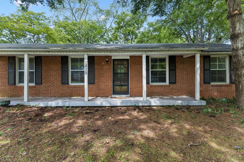 1810 Foxdale Dr, Murfreesboro, TN 37130