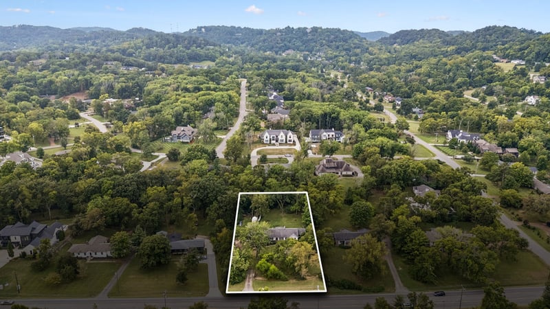 1511 Harding Pl, Nashville, TN 37215