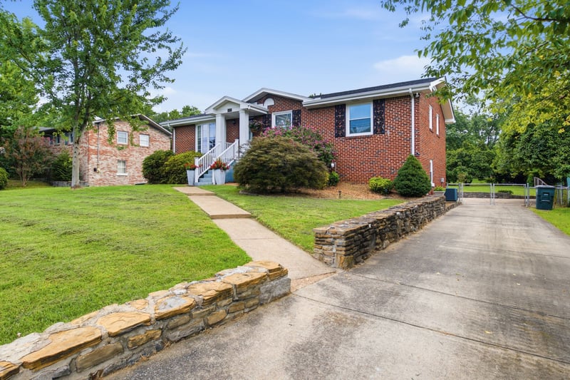 300 Weldon Dr, Hermitage, TN 37076