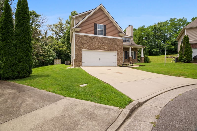725 Sandbury Pt, Antioch, TN 37013