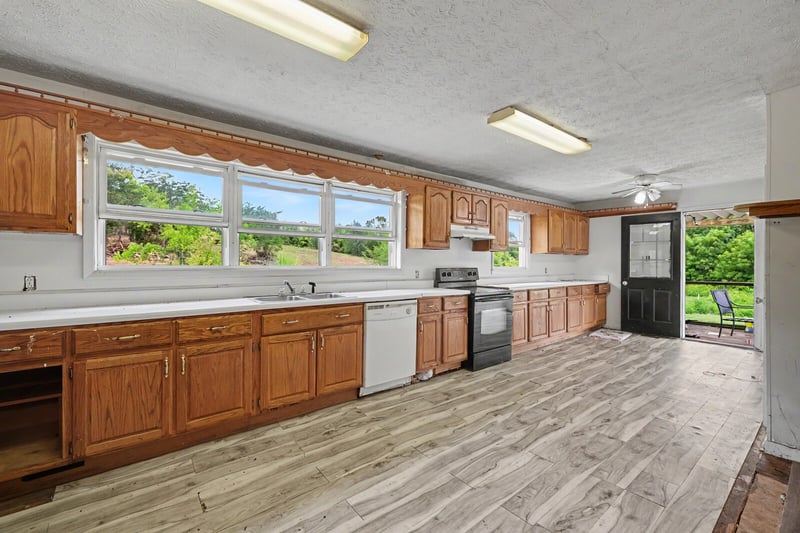 1317 Highway 259 , Portland, TN 37148