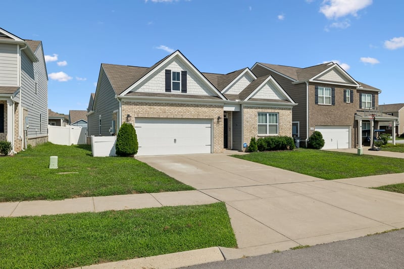 7098 Sunny Parks Dr, White House, TN 37188