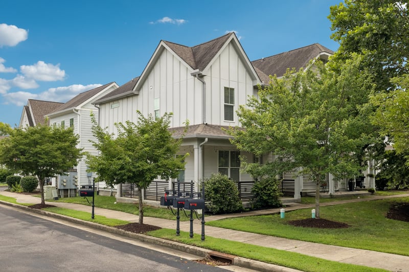 713 Cottage Park Dr, Nashville, TN 37207