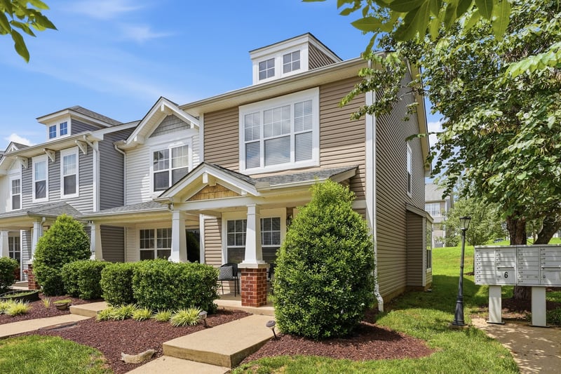 3373 Harpeth Springs Dr, Nashville, TN 37221