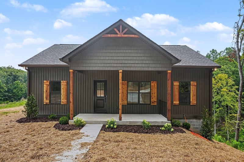 888 Pack Rd, White Bluff, TN 37187