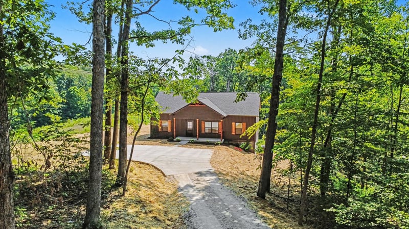 888 Pack Rd, White Bluff, TN 37187